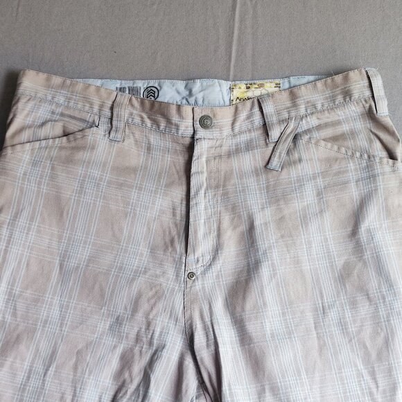 Analog skater shorts men's size 34 cream with light blue plaid pattern - Picture 2 of 14